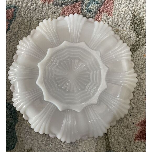 Anchor Hocking Milk‎ Glass Three-Section Serving Plate with Gold Rim - Picture 2 of 5